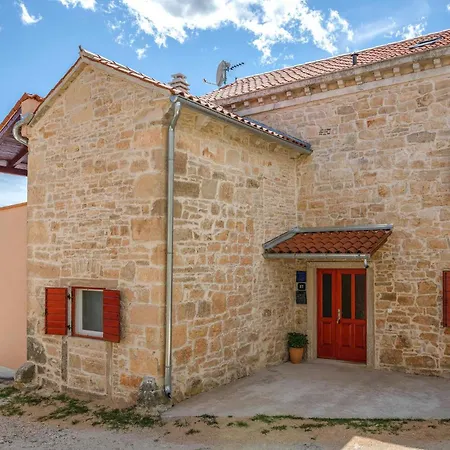 Holiday home In With Kitchen Orbanici